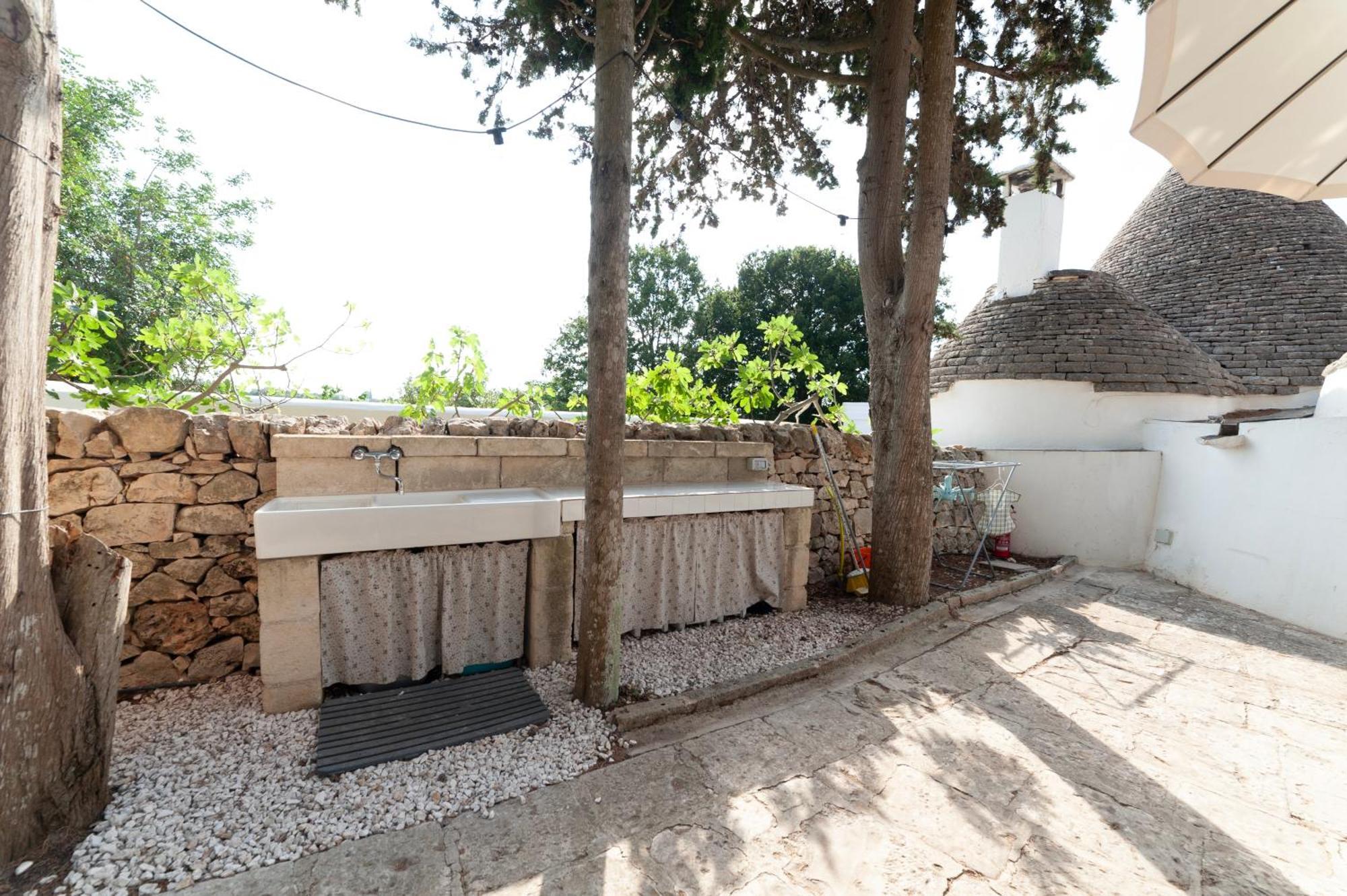 Ad Un Passo Da Cisternino - Trulli Con Foresta, Bici E Barbecue Exterior foto